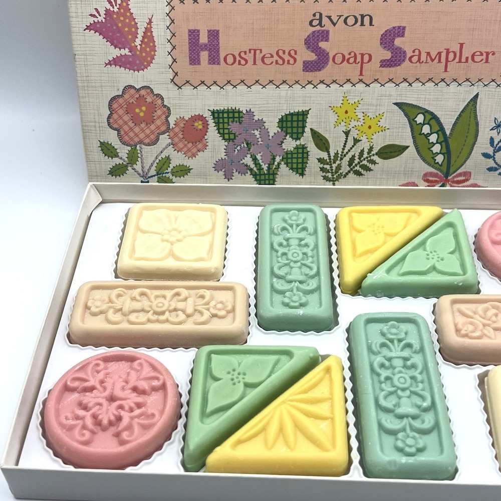 Vintage Avon Hostess Soap Sampler 1964-65 Original Box 12 Pastel Cakes Of Soap - Picture 2 of 16